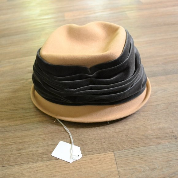 The J. Peterman Company Felt Ribbn Bow Felt Cloche - Picture 2 of 4